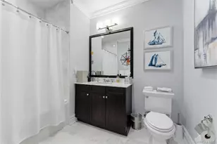 5000 Royal Ct, North Hills, NY 11040 - Photo 19