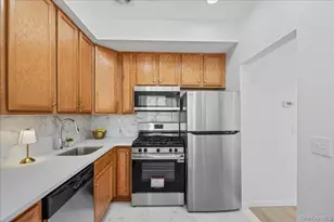 169 Surf Dr, Bronx, NY 10473 - Photo 17