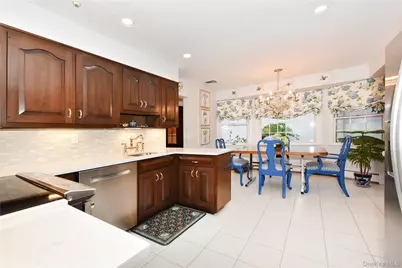 11 Joy Drive, Manhasset Hills, NY 11040 - Photo 9