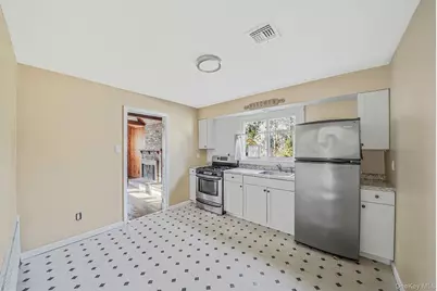 91 Tower Street, Sayville, NY 11782 - Photo 9