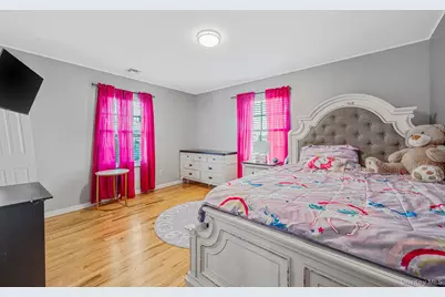 50 Verazzano Avenue, Copiague, NY 11726 - Photo 19