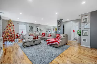 50 Verazzano Avenue, Copiague, NY 11726 - Photo 5