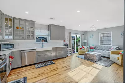 50 Verazzano Avenue, Copiague, NY 11726 - Photo 9