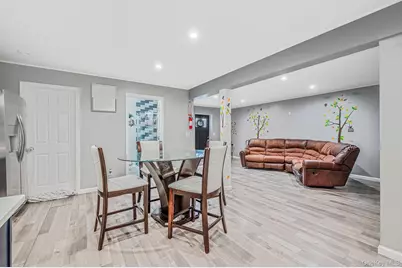 50 Verazzano Avenue, Copiague, NY 11726 - Photo 33