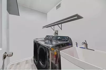 50 Verazzano Avenue, Copiague, NY 11726 - Photo 39