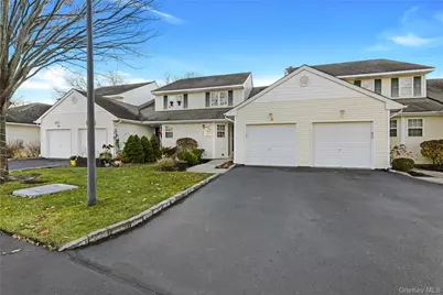 70 Strawberry Commons, Riverhead, NY 11901 - Photo 3