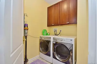 836 Huntington Drive, Fishkill, NY 12524 - Photo 9