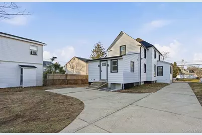 135 Whaley Street, Freeport, NY 11520 - Photo 19