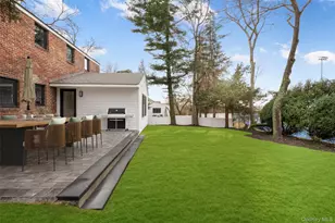 11 Entrance Rd, East Hills, NY 11577 - Photo 27