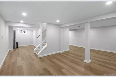 11 Entrance Road, East Hills, NY 11577 - Photo 25