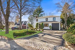 11 Entrance Rd, East Hills, NY 11577 - Photo 3