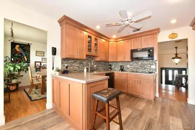 3106 Clubhouse Road, Merrick, NY 11566 - Photo 5