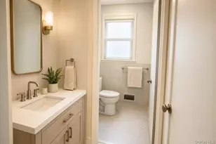 14 Martin Ct, Great Neck, NY 11024 - Photo 5