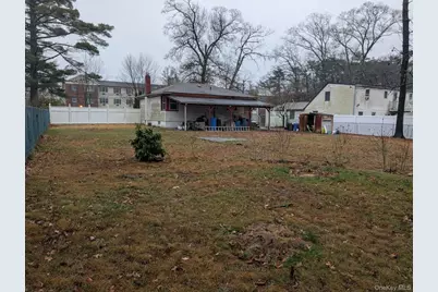 132 8th Street, Brentwood, NY 11717 - Photo 17