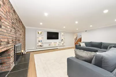 100 Georgian Court, East Hills, NY 11576 - Photo 17