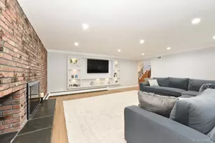 100 Georgian Ct, East Hills, NY 11576 - Photo 17