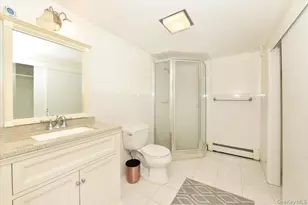 100 Georgian Ct, East Hills, NY 11576 - Photo 35