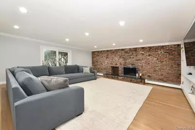 100 Georgian Court, East Hills, NY 11576 - Photo 19