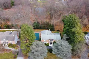 100 Georgian Ct, East Hills, NY 11576 - Photo 7