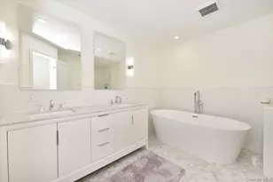 100 Georgian Ct, East Hills, NY 11576 - Photo 27