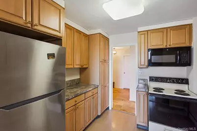 20 Old Mamaroneck Road #5Q, White Plains, NY 10605 - Photo 9