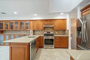 15 Morris Dr, Syosset, NY 11791 - Photo 7