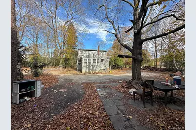 78 Bay Avenue W, Hampton Bays, NY 11946 - Photo 11