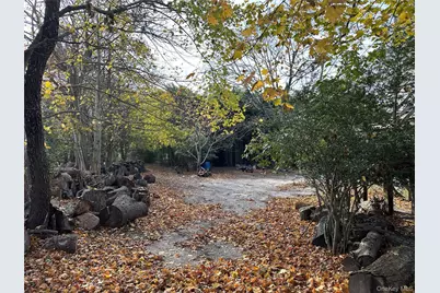 78 Bay Avenue W, Hampton Bays, NY 11946 - Photo 13