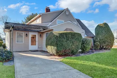 2 Welcome Lane, Wantagh, NY 11793 - Photo 3