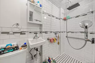 4183 Murdock Ave, Bronx, NY 10466 - Photo 11