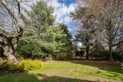 109 Bailey Avenue, Patchogue, NY 11772 - Photo 13