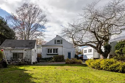 109 Bailey Avenue, Patchogue, NY 11772 - Photo 17