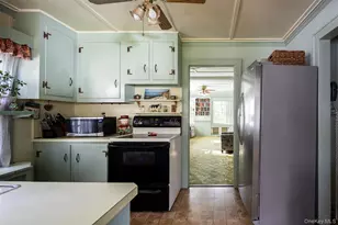 109 Bailey Ave, Patchogue, NY 11772 - Photo 7