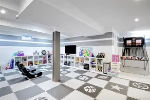 6 Flamingo Rd, East Hills, NY 11576 - Photo 29