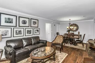 31 Cambridge Dr W, Copiague, NY 11726 - Photo 5