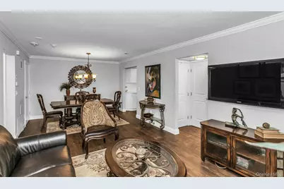 31 Cambridge Drive W, Copiague, NY 11726 - Photo 7