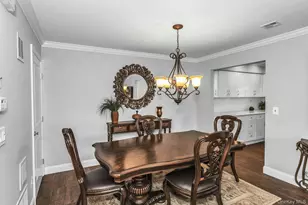 31 Cambridge Dr W, Copiague, NY 11726 - Photo 9