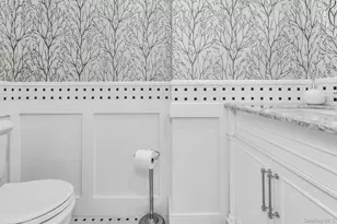 31 Cambridge Dr W, Copiague, NY 11726 - Photo 13