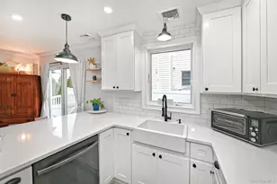 2704 Beach Dr, Merrick, NY 11566 - Photo 15