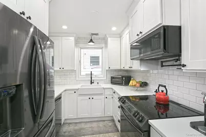 2704 Beach Drive, Merrick, NY 11566 - Photo 17