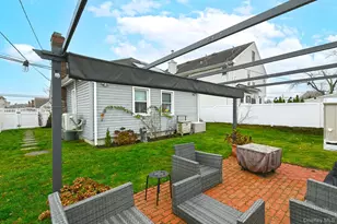 2704 Beach Dr, Merrick, NY 11566 - Photo 33