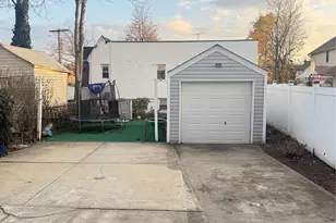 194-56 114th Rd, Saint Albans, NY 11412 - Photo 3