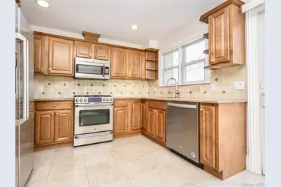 24B Sintsink Dr W, Port Washington, NY 11050 - Photo 9