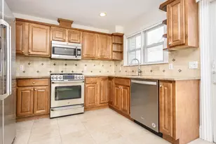 24B Sintsink Dr W, Port Washington, NY 11050 - Photo 9