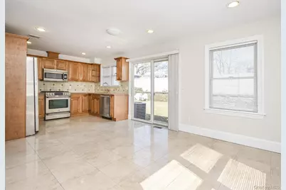 24B Sintsink Dr W, Port Washington, NY 11050 - Photo 7