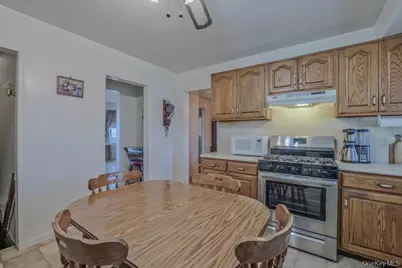 645 S 10th Street, New Hyde Park, NY 11040 - Photo 9