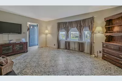 645 S 10th Street, New Hyde Park, NY 11040 - Photo 5