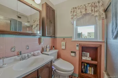 645 S 10th Street, New Hyde Park, NY 11040 - Photo 15