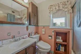 645 S 10th St, New Hyde Park, NY 11040 - Photo 15