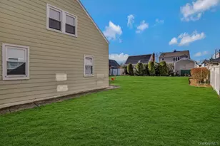 645 S 10th St, New Hyde Park, NY 11040 - Photo 21